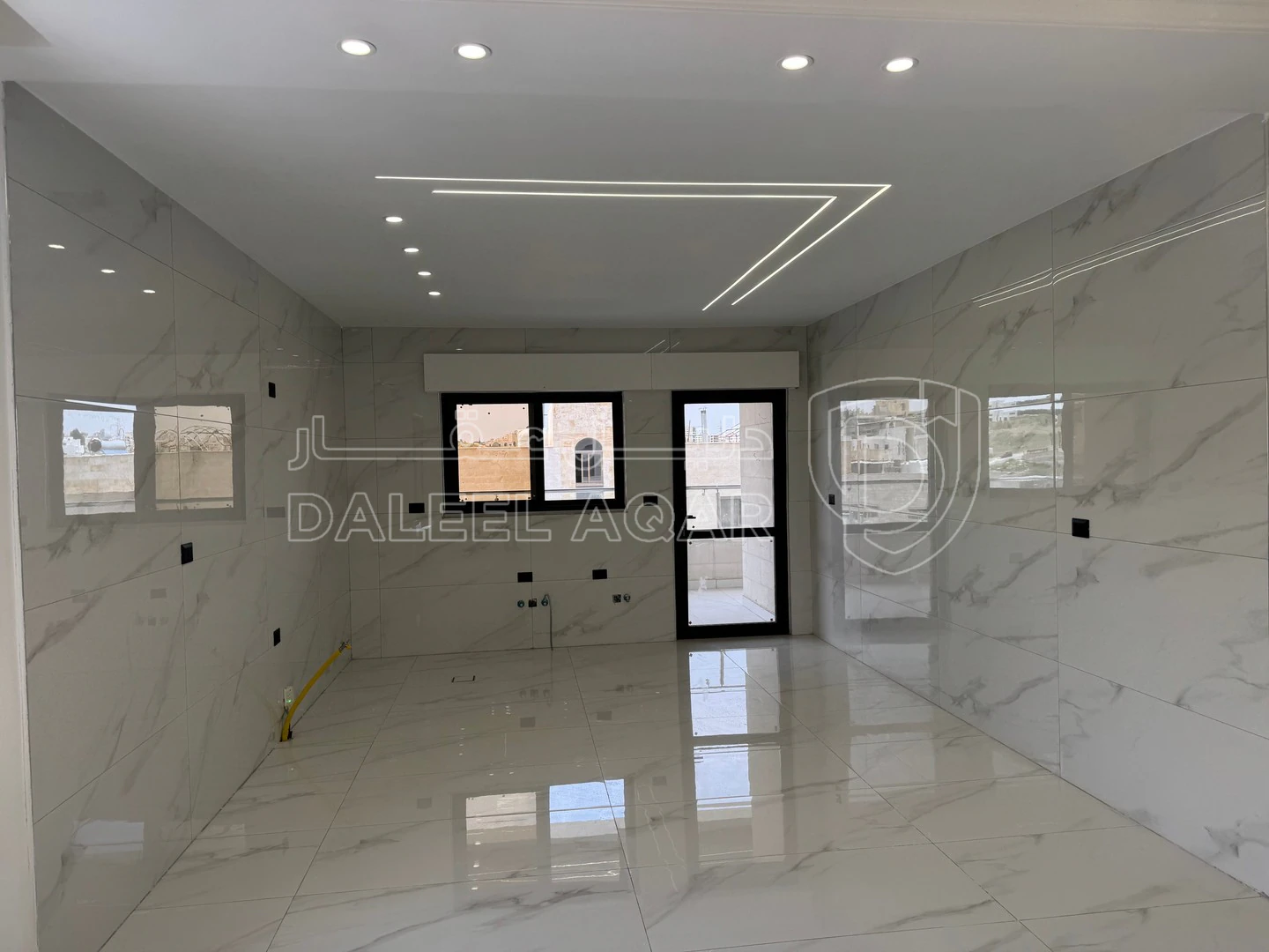 شقة في البنيات - طريق المطار - 125,000 دأ - صورة 1