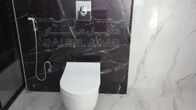 شقة - ‏ALHAKAM HOUSING كاش او أقساط من المالكمشروع مادبا حي الرشاد ((بالقرب من مسجد عيسى أبن مريم))( شقق طابقيه مساحة (174)📌لدينا فريق كامل مجهز في اي وقت للجولات الميدانية وتزويدكم في ادق التفاصيل للمشروع (المشروع جاهزة للتسليم) 🏘️🏘️🏙️ شركتنا مختصة باختيار المواقع الاستراتيجية وفي أرقى المناطق) ________🏘️ مواصفات الشقق بمواصفات ڤلل💯تشطيبات سوبر ديلوكس❇️ مساحة الشقه الاولى 174+220 مساحات خارجيه ❇️ مساحة الشقق (174)م وتتكون من : ✔️ 2 غرف نوم اطفال  ✔️ غرفة ماستر ✔️ 3حمامات ✔️ صالون مع بلكونه✔️ مطبخ مع بلكونه✔️ غرفة ضيوف مع بلكونه 📌مواصفـات الشقة :-🔹المنيوم مقطع خاص Spacer 16m زجاج Double Glaze عازل للحرارة والصوت .🔹اباجورات المنيوم كهرباء معزولة Foam .🔹 بورسلان إسباني نخب أول .🔹 أطقم حمامات معلقة Vetra .🔹 مغاسل كاونتر مع خزائن Laminate .🔹 بطاريات Roca إسباني .🔹 نظام Shower Jet مع قاطع سيكوريت واكسسوارات Stainless steel .🔹 أسقف جبسبمورد مع ديكورات مودرن مميزة لكامل الشقة .🔹انارة Spot light Linear light لكامل الشقة .🔹أبواب قشرة جوز دهان ايطالي .🔹باب رئيسي أمان متعدد الاقفال .🔹دهانات ديكورية للمداخل ودهانات Dulux لداخل الشقة .🔹انتركم  .🔹تمديدات انترنت لكل الغرف .🔹تأسيس كامل للمكيفات لكل الغرف ويشمل النحاس والكهرباء والتصريف .🔹نظام ستلايت مركزي📌مواصفات المشروع :-🔸واجهات وبروزات معمارية مميزة حجر رويشد نخب اول قياس 50 سم .🔸ديكورات للمداخل والادراج وواجهات المصاعد .🔸رخام ايطالي للمداخل والادراج والترسات .🔸مصعد ايطالي Stainless Steel .🔸عزل كامل مائي وحراري لجدران المبنى داخلي وخارجي .🔸موقف سيارة مستقل لكل شقة .🔸خزان ماء اضافي لكل شقة .🔸تشطيبات Super Deluxe .🔸اشراف هندسي كامل على كافة مراحل العمل من التأسيس وحتى التشطيب النهائي .✅ خدمة ضمان ما بعد البيع :-جميع الشقق منفذة باعلى المواصفات الفنية ومكفولة لمدة سنةكاملة 💯.للأستفسار :0777979428 - 75000 دأ