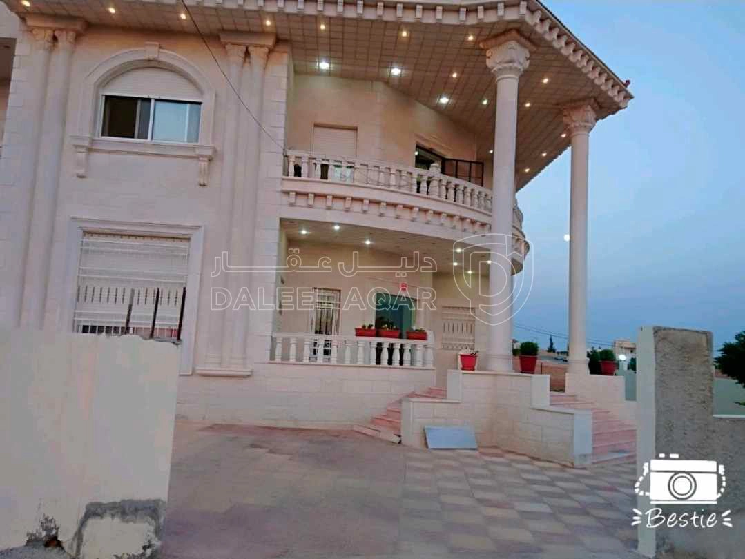 فيلا/منزل في الرمثا الحي الشمالي قرب مسجد ابو ايوب الانصاري  - 200,000 دأ - صورة 1