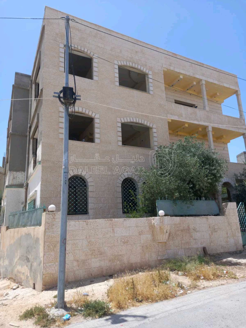 مبنى في الزرقاء بالقرب من كنيسة الماريوسف  - 145,000 دأ - صورة 1