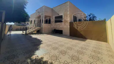 فيلا/منزل - مادبا الحي الشرقي بالقرب من شركة السجاد الألمانية  - 100000 دأ