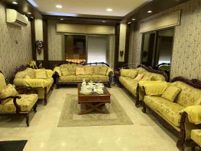 مبنى - عمان البنيات بالقرب من طريق الخدمات الرئيسي - 480000 دأ