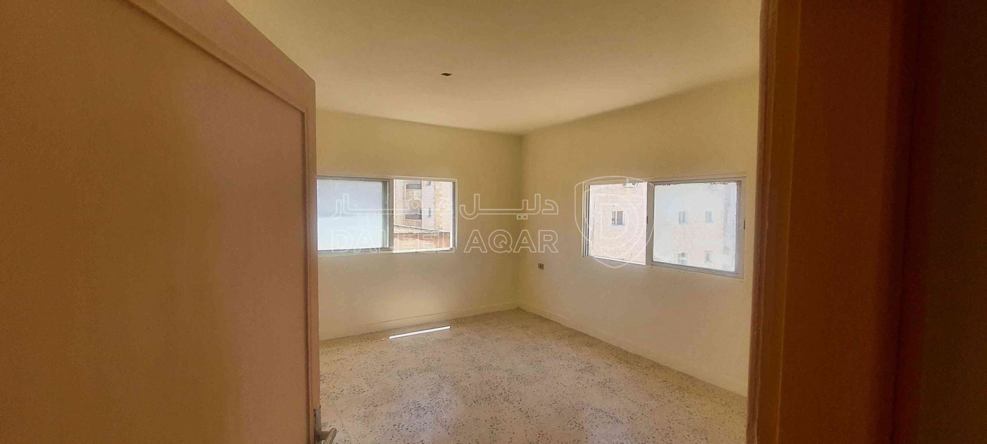 شقة في اربد خلف الضمان الاجتماعي - 9,500 دأ - صورة 1