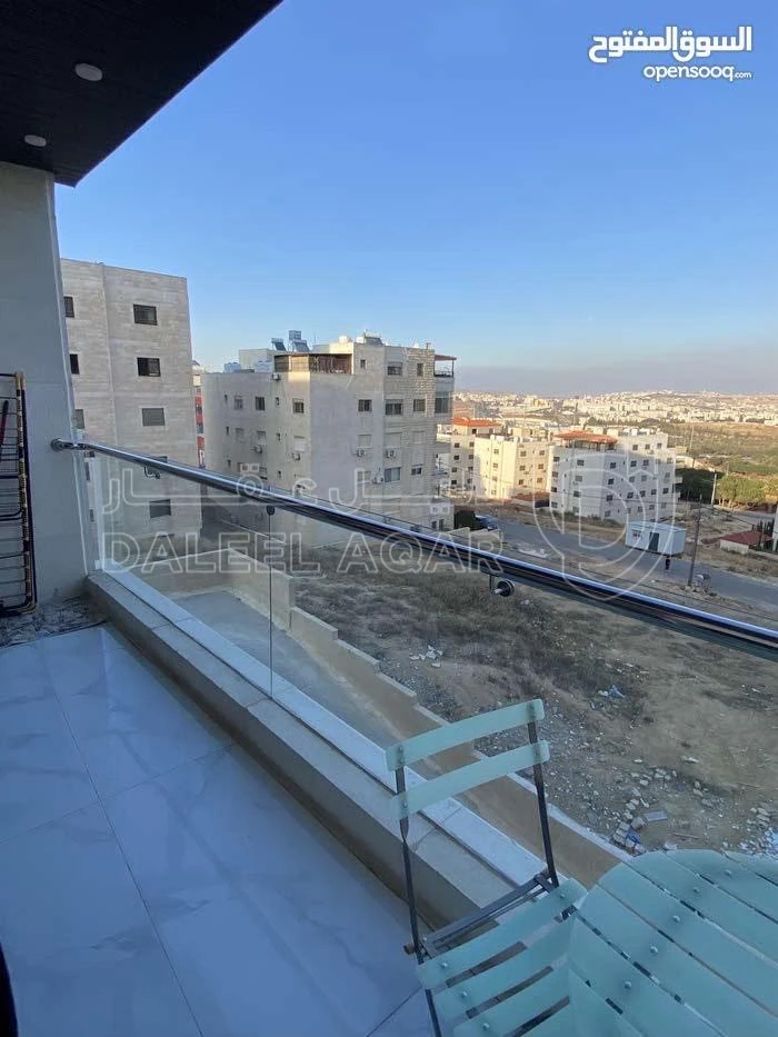 شقة في شقة مميزة للبيع ضاحية الرشيد موقع استراتيجي و مخدوم( غير مفروش) بالقرب من مدارس ريتالطابق شبه ارضي المساحة 161ممكونة من 3 غرف نوم واحد ماستر، 3 حمام ، صالون ، صالة ، مطبخ حديث راكب جاهز ، بلكونة مطلة ، ترس 3*4 ، باب سيفتي ، تشطيب سوبر ديلوكس ، مصعد ، مستودع , كراج مستقل ، 6 متر خزانات مياه + مضخة.بناء جديد  البيع من المالك مباشرة  - 76,000 دأ - صورة 1