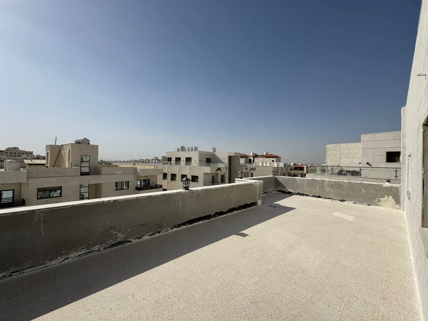 شقة في ابو نصير - خلف الاكاديمية البحرية  - 87,000 دأ - صورة 1