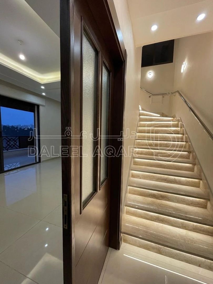شقة في عمان - ناعور - 155,000 دأ - صورة 1