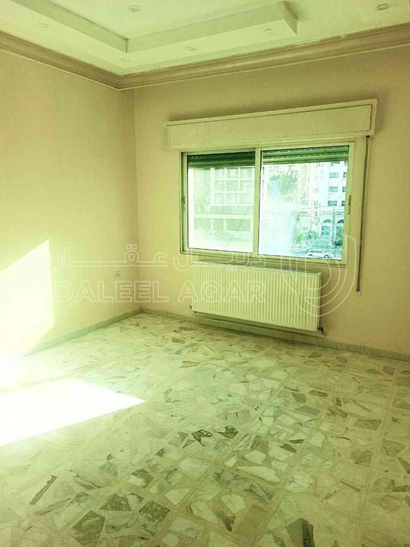 شقة في الجبيهة قرب شارع الجامعة الأردنية  - 49,000 دأ - صورة 1