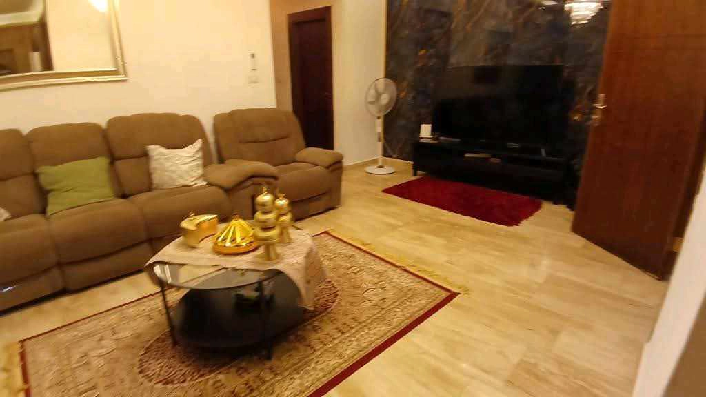 شقة في غرب مسجد خلدا الكبير - 135,000 دأ - صورة 1