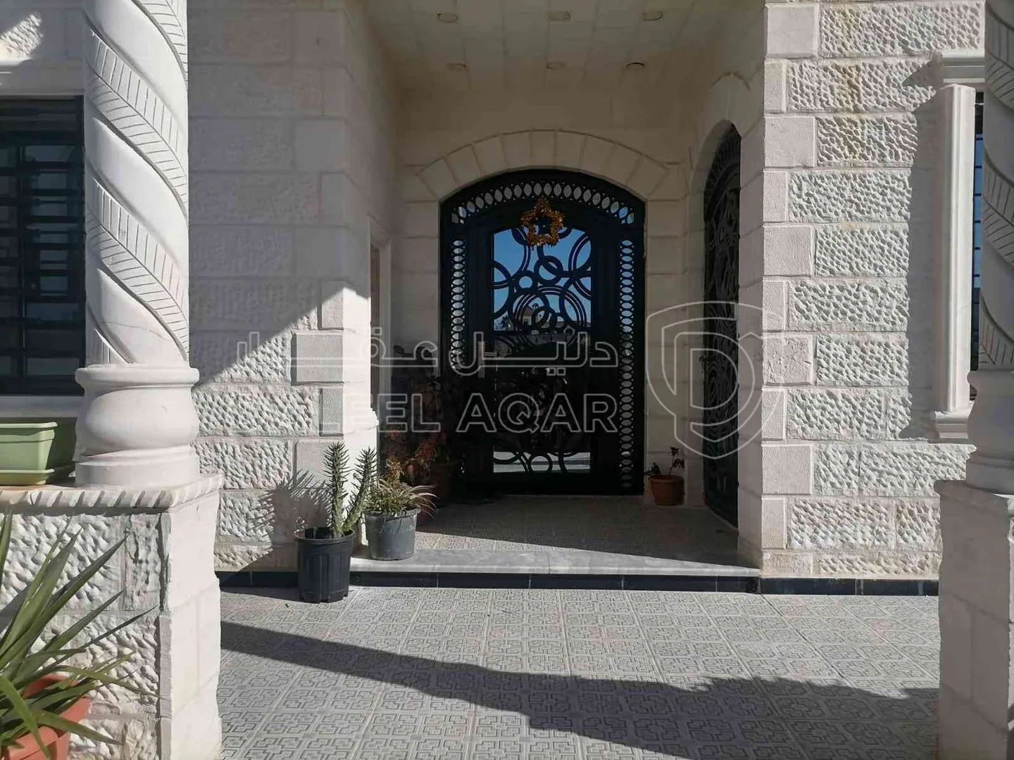 فيلا/منزل في عمان جاوا - 135,000 دأ - صورة 1