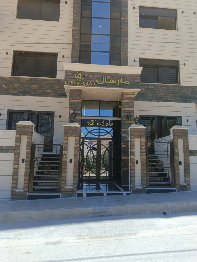 شقة في عين الباشا - حي الامير علي  - 69,000 دأ - صورة 1
