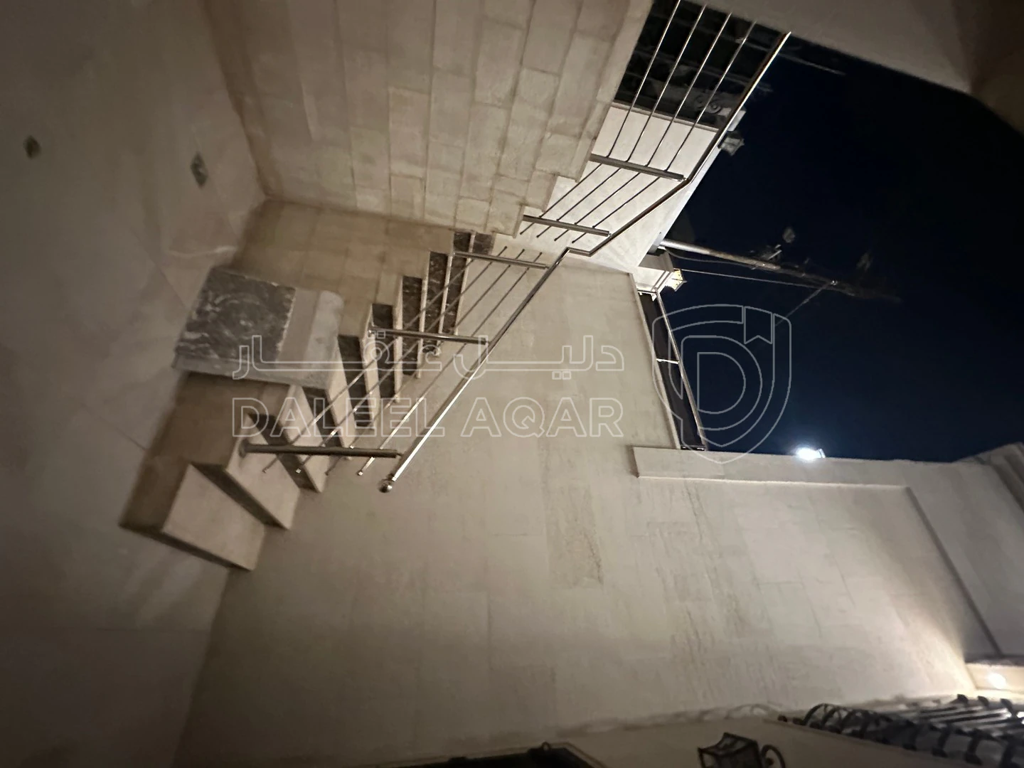 شقة في ضاحيه النخيل  - 125,000 دأ - صورة 1