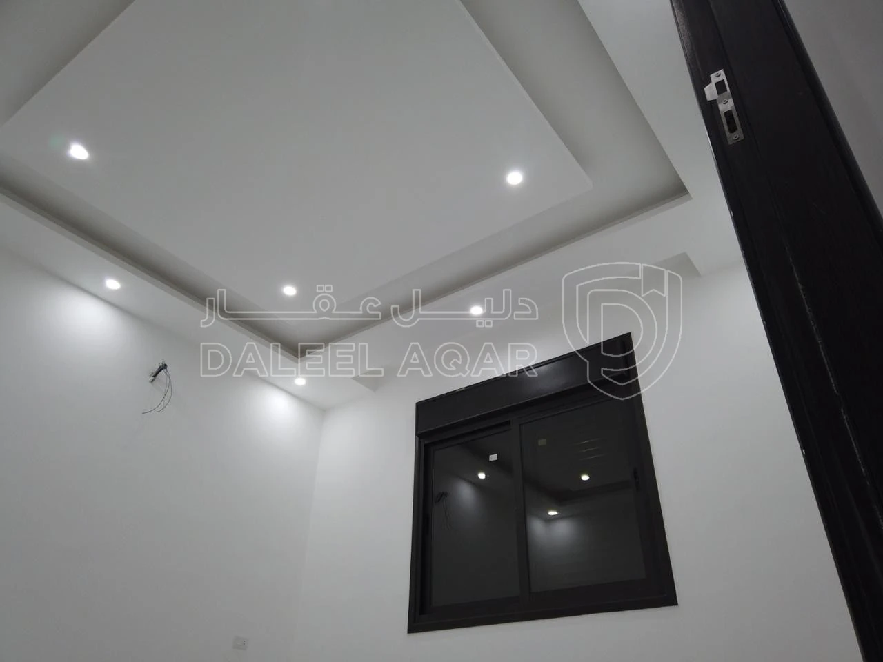 شقة في ‏ALHAKAM HOUSING كاش او أقساط من المالكمشروع مادبا حي الرشاد ((بالقرب من مسجد عيسى أبن مريم))( شقق طابقيه مساحة (174)📌لدينا فريق كامل مجهز في اي وقت للجولات الميدانية وتزويدكم في ادق التفاصيل للمشروع (المشروع جاهزة للتسليم) 🏘️🏘️🏙️ شركتنا مختصة باختيار المواقع الاستراتيجية وفي أرقى المناطق) ________🏘️ مواصفات الشقق بمواصفات ڤلل💯تشطيبات سوبر ديلوكس❇️ مساحة الشقه الاولى 174+220 مساحات خارجيه ❇️ مساحة الشقق (174)م وتتكون من : ✔️ 2 غرف نوم اطفال  ✔️ غرفة ماستر ✔️ 3حمامات ✔️ صالون مع بلكونه✔️ مطبخ مع بلكونه✔️ غرفة ضيوف مع بلكونه 📌مواصفـات الشقة :-🔹المنيوم مقطع خاص Spacer 16m زجاج Double Glaze عازل للحرارة والصوت .🔹اباجورات المنيوم كهرباء معزولة Foam .🔹 بورسلان إسباني نخب أول .🔹 أطقم حمامات معلقة Vetra .🔹 مغاسل كاونتر مع خزائن Laminate .🔹 بطاريات Roca إسباني .🔹 نظام Shower Jet مع قاطع سيكوريت واكسسوارات Stainless steel .🔹 أسقف جبسبمورد مع ديكورات مودرن مميزة لكامل الشقة .🔹انارة Spot light Linear light لكامل الشقة .🔹أبواب قشرة جوز دهان ايطالي .🔹باب رئيسي أمان متعدد الاقفال .🔹دهانات ديكورية للمداخل ودهانات Dulux لداخل الشقة .🔹انتركم  .🔹تمديدات انترنت لكل الغرف .🔹تأسيس كامل للمكيفات لكل الغرف ويشمل النحاس والكهرباء والتصريف .🔹نظام ستلايت مركزي📌مواصفات المشروع :-🔸واجهات وبروزات معمارية مميزة حجر رويشد نخب اول قياس 50 سم .🔸ديكورات للمداخل والادراج وواجهات المصاعد .🔸رخام ايطالي للمداخل والادراج والترسات .🔸مصعد ايطالي Stainless Steel .🔸عزل كامل مائي وحراري لجدران المبنى داخلي وخارجي .🔸موقف سيارة مستقل لكل شقة .🔸خزان ماء اضافي لكل شقة .🔸تشطيبات Super Deluxe .🔸اشراف هندسي كامل على كافة مراحل العمل من التأسيس وحتى التشطيب النهائي .✅ خدمة ضمان ما بعد البيع :-جميع الشقق منفذة باعلى المواصفات الفنية ومكفولة لمدة سنةكاملة 💯.للأستفسار :0777979428 - 75,000 دأ - صورة 1