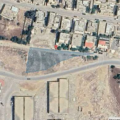 أرض في أرض صناعات خفيفة إستثمارية في *عطل الرّصيفة* خلف حديقة الحيوانات مقابل المجمع الصّناعي الجديد لبلدية الرّصيفة على شارع رئيسي وشارع فرعي(يوجد اقتطاع على القطعة) - 125,000 دأ - صورة 1