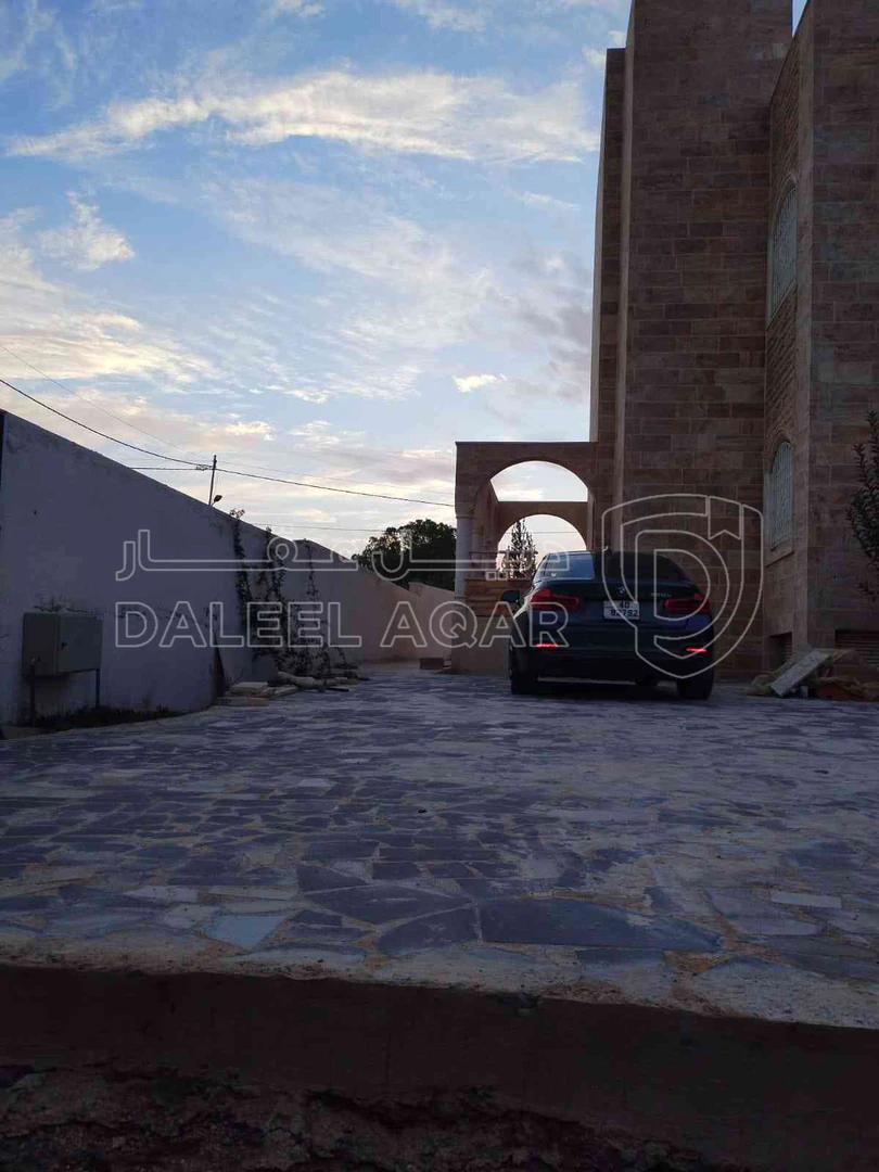 فيلا/منزل في عمان القسطل قبل جسر المطار قريبه من فلل الاندلسيه - 320,000 دأ - صورة 1