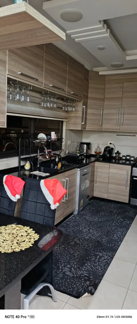 شقة في الحبيهه حي المنصور شارع الاردن - 90,000 دأ - صورة 1