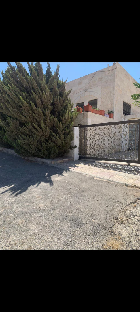 فيلا/منزل في حي الموحدين - 290,000 دأ - صورة 1