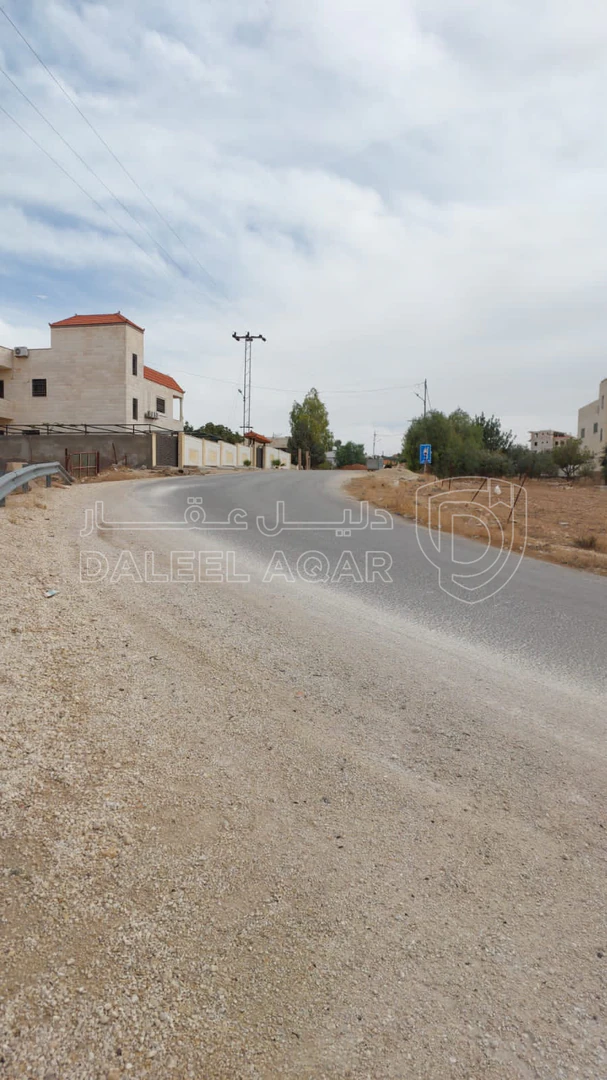 أرض في غرب الجامعة الأمريكية  - 63,600 دأ - صورة 1