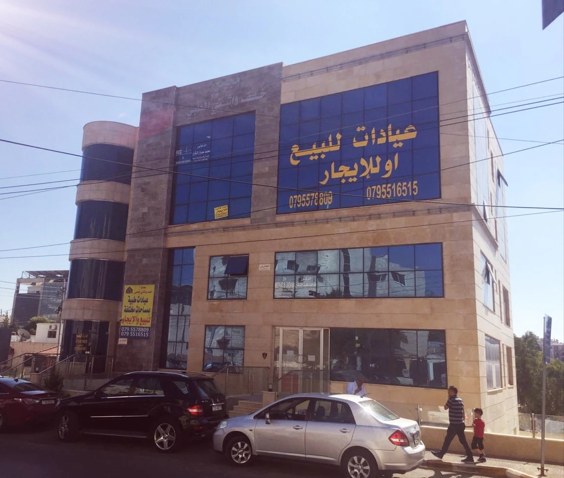 مكتب/تجاري في شارع الخالدي الطبي بجانب مستشفى الخالدي  - 56,000 دأ - صورة 1