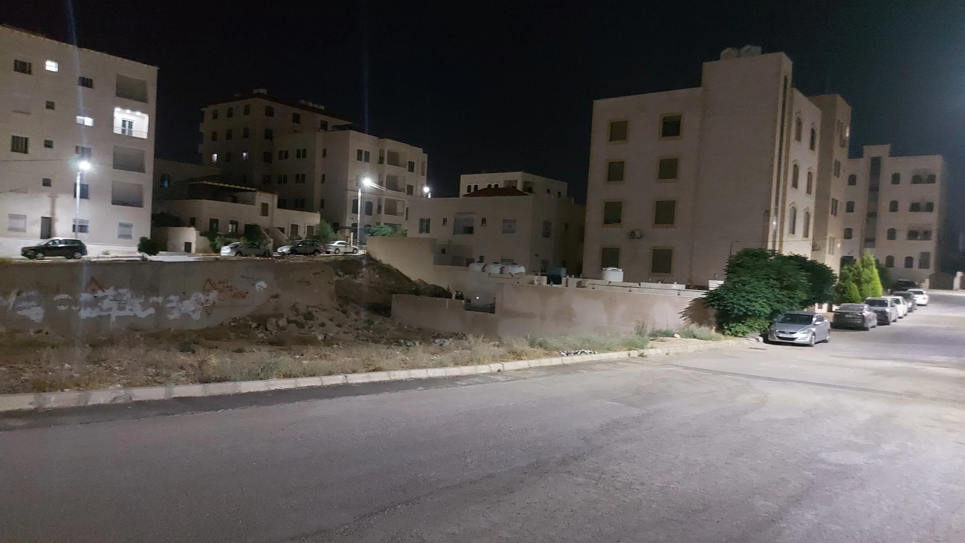 أرض في أرض مميزه للبيع في الزرقاء مدينة الشرق - العبدلية - 50,000 دأ - صورة 1