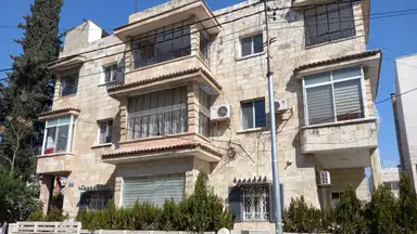 مبنى - بجانب مسجد كلية الشريعة  - 450000 دأ