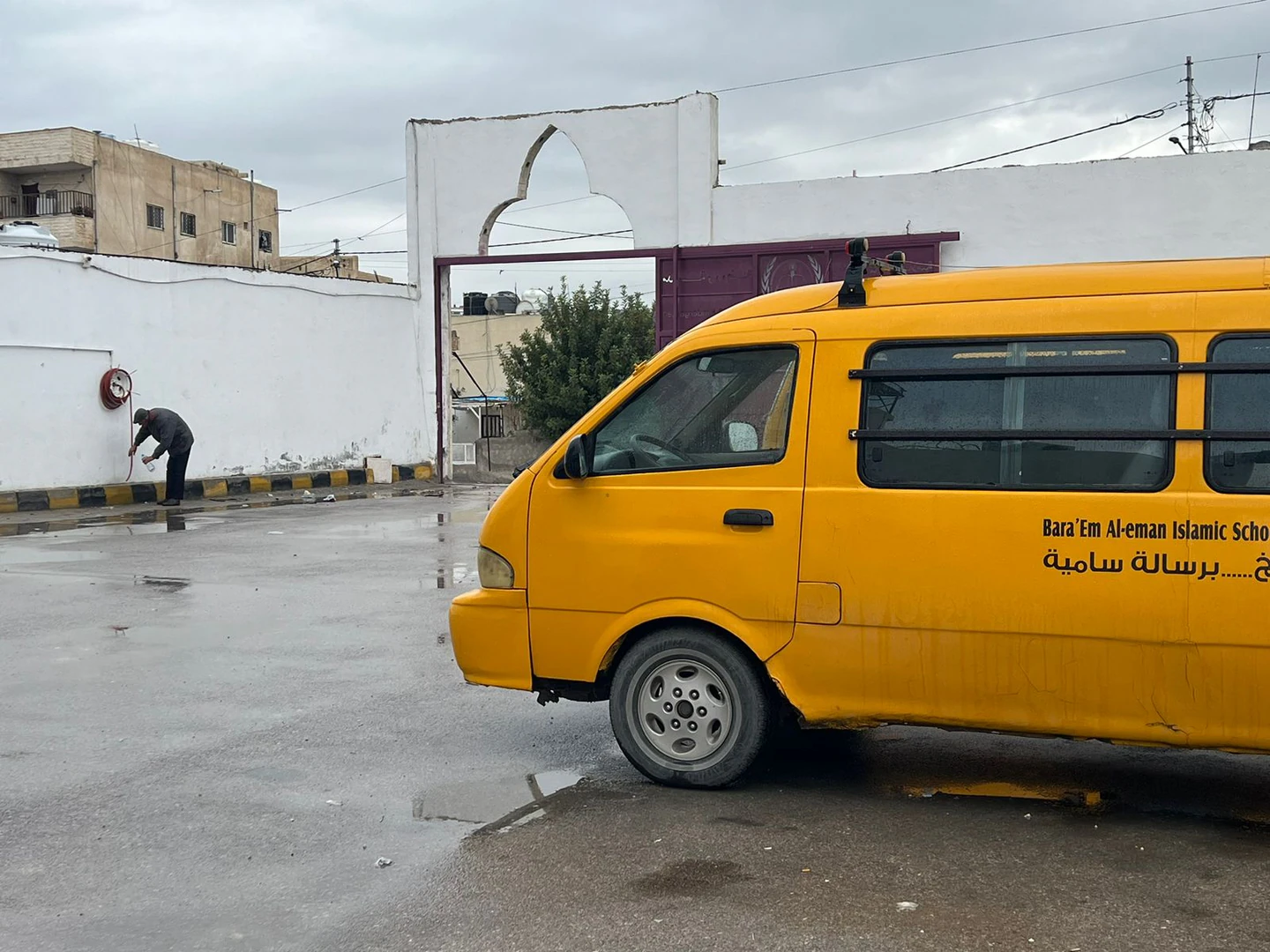 مبنى في الرصيفة اسكان الامير طلال بجانب مياه الرازي - 750,000 دأ - صورة 1