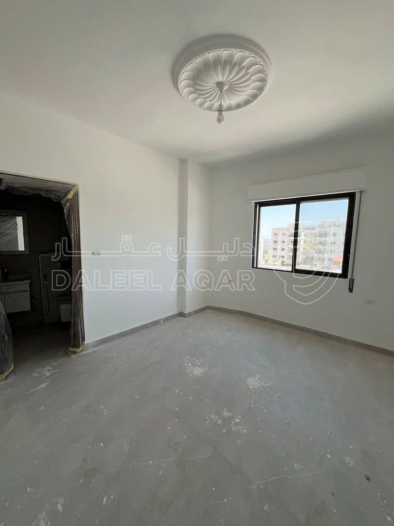 شقة في في جبل الزهور ب 40 الف طابق اول شقة جديدة 90 متر  - 40,000 دأ - صورة 1