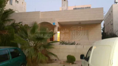 مبنى في تلاع العلي  فوق صالة البنفسج جانب خزان الماء - 300,000 دأ - صورة NaN