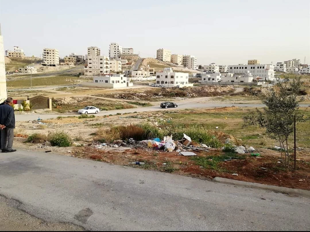 أرض في حي المسامير بالقرب من مدارس الهدى والنور - 69,000 دأ - صورة 1