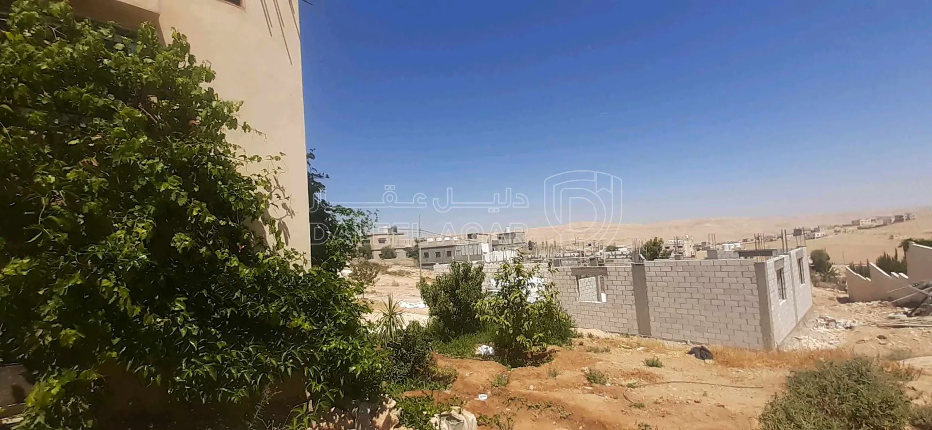 مبنى في الزرقاء قرة بني هاشم منطقة ارحيل مقابل محطة المناص - 55,000 دأ - صورة 1