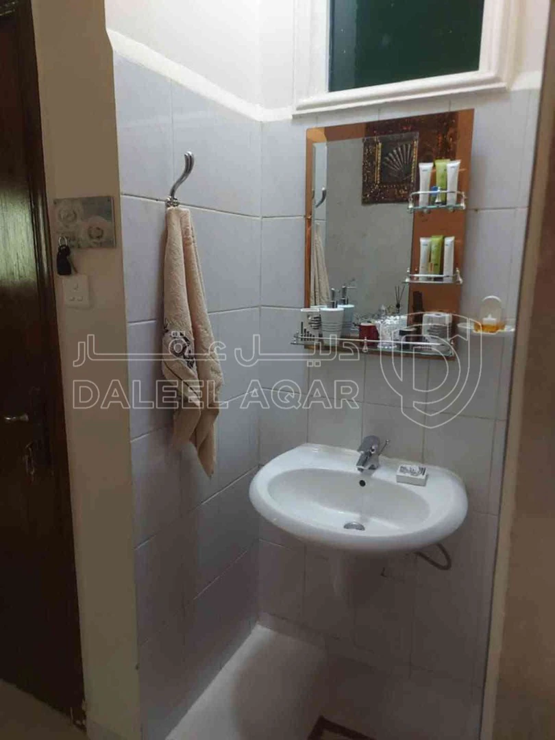 شقة في العاشرة الغربي مقابل مدرسة واحة الفكر الإسلامية - 36,000 دأ - صورة 1