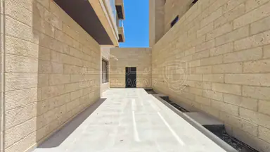 شقة في ارضية في طريق المطار الحويطي خلف المدارس العالمية  - 250,000 دأ - صورة NaN