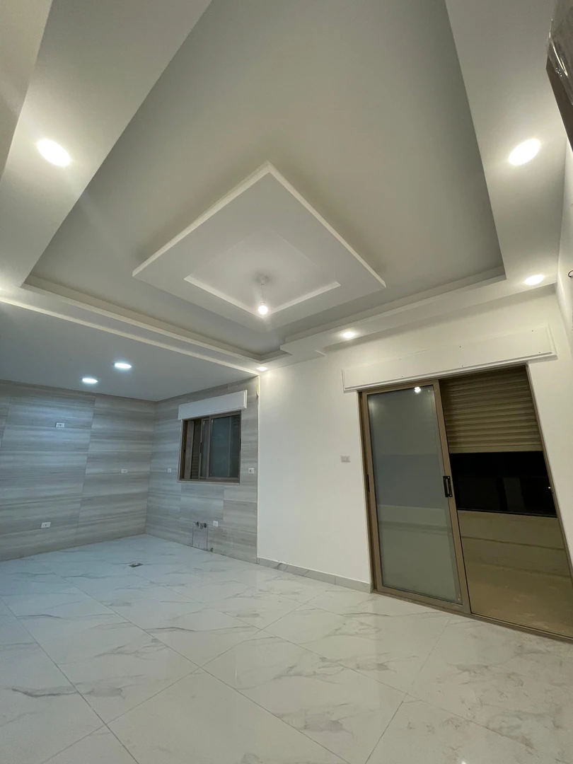 شقة في قرب الراعي مول - 55,000 دأ - صورة 1