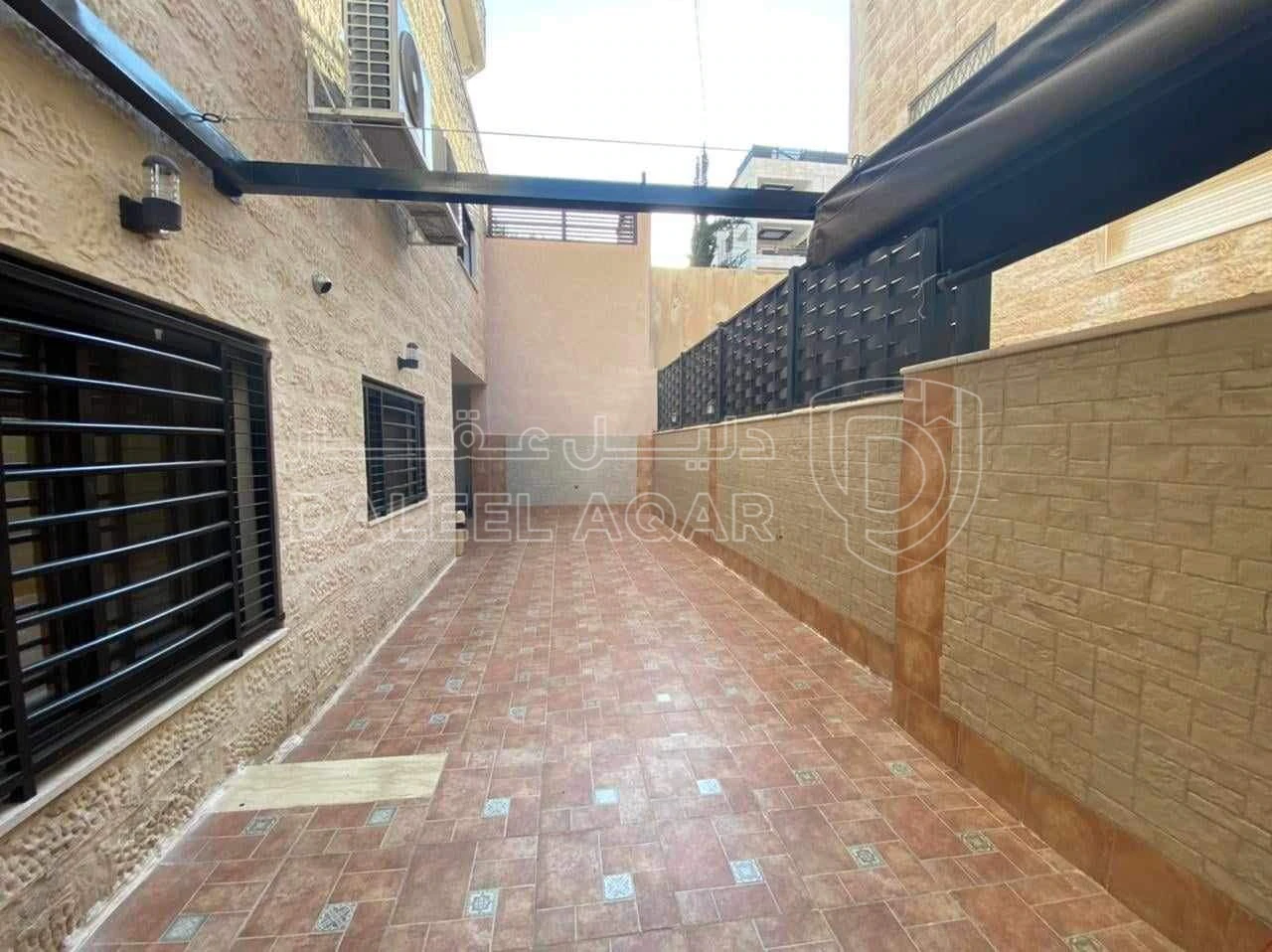 شقة في المدينة الرياضية شارع مهاوش العبداللات عمارة رقم 40 - 135,000 دأ - صورة 1