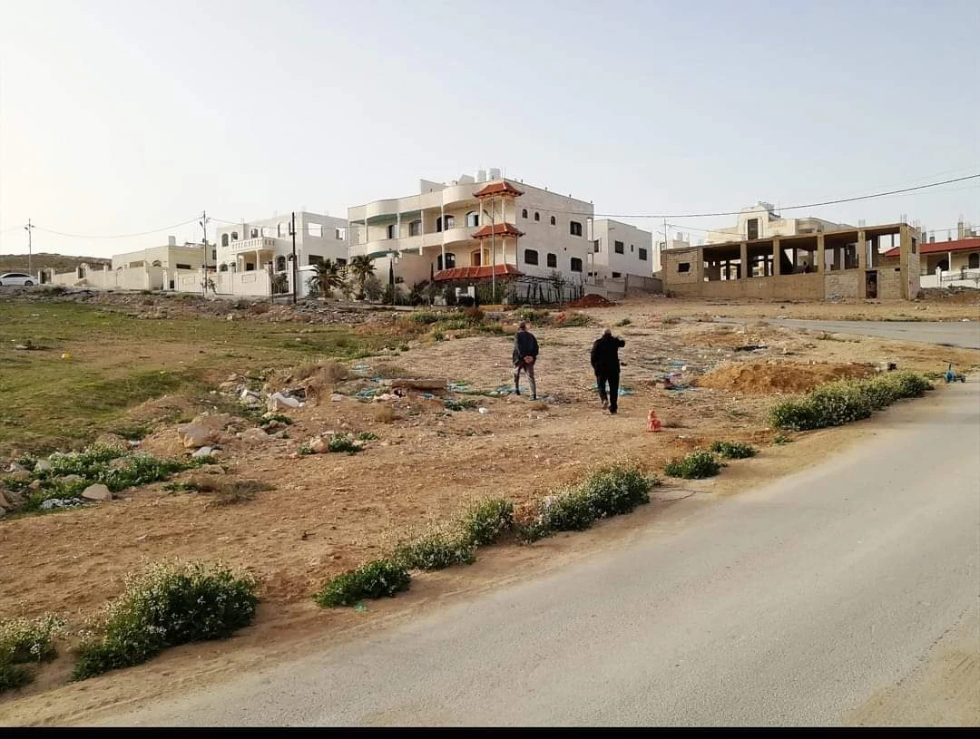 أرض في حي المسامير بالقرب من مدارس الهدى والنور - 69,000 دأ - صورة 1
