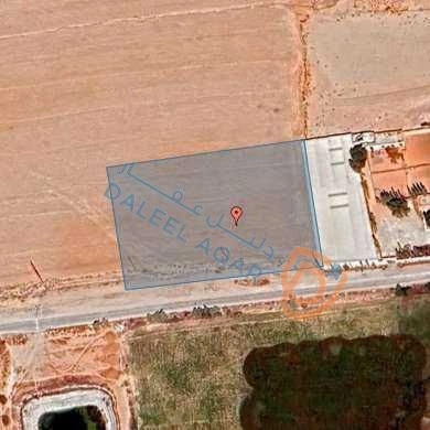 أرض في ارض للبيع في طريق المطار بمساحة ارض 4220م - 84,997 دأ - صورة 1