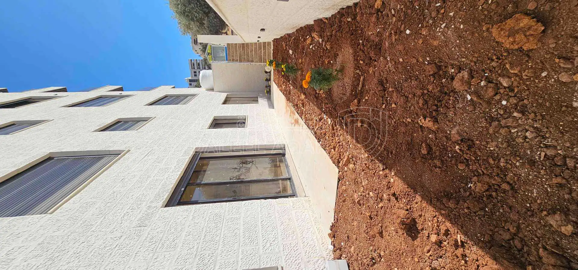 شقة في شقة شبة ارضية الجبيهه ام زويتينه - 98,000 دأ - صورة 1