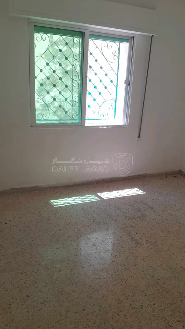شقة في ابو نصير . بجانب مدارس الصرح شارع حافظ طوقان - 29,000 دأ - صورة 1