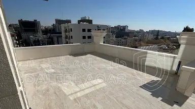 شقة - بالاقساط شقة طابق ارضي مع ترس  للبيع في تلاع العلي - 140000 دأ