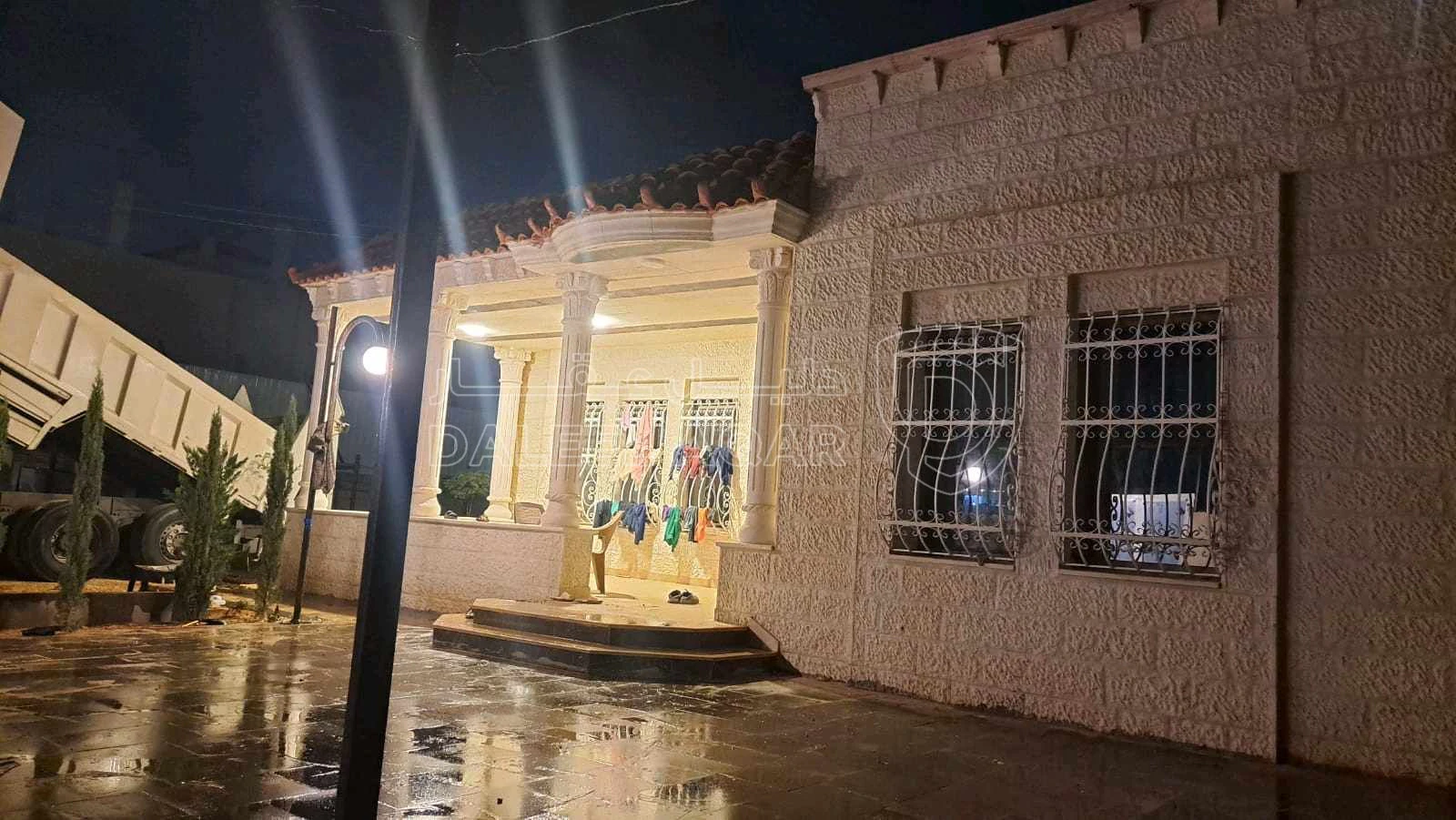 مبنى في الموقر الزميلات  - 100,000 دأ - صورة 1