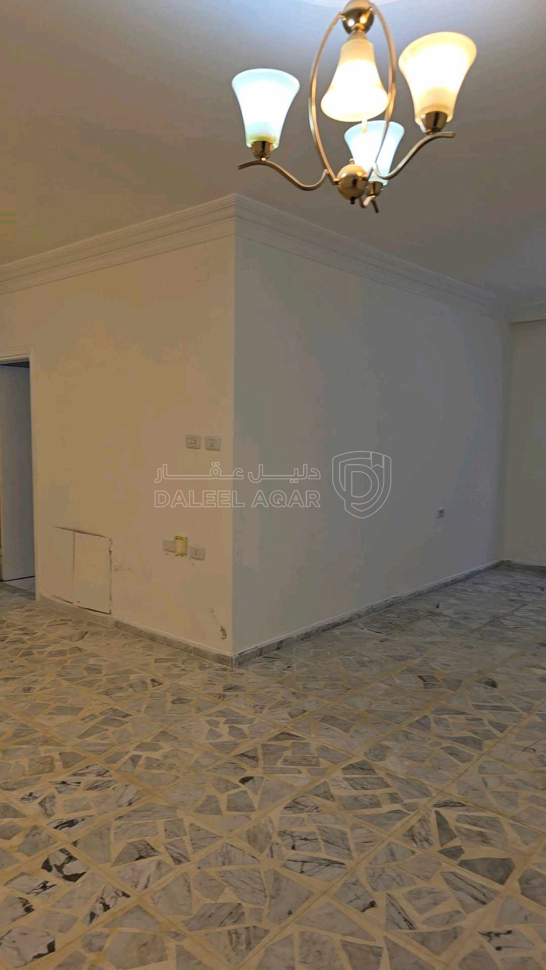 شقة في ضاحية الأمير راشد شارع الملا محمد  - 55,000 دأ - صورة 1