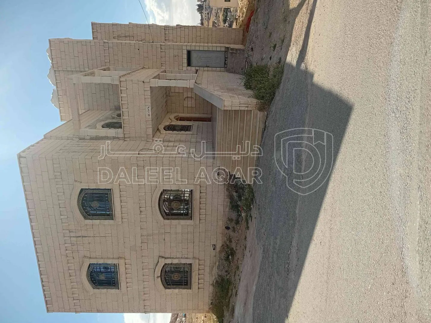 شقة في الزرقاء طريق بيرين - 90,000 دأ - صورة 1