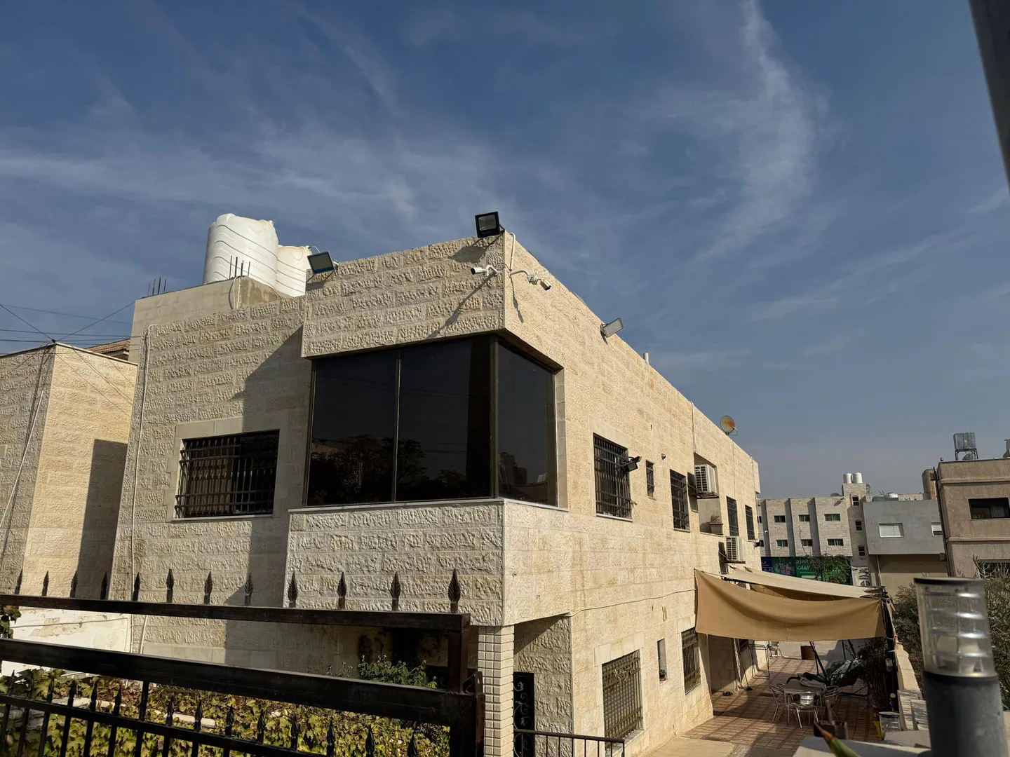 مبنى في عمان - مرج الحمام  - 520,000 دأ - صورة 1