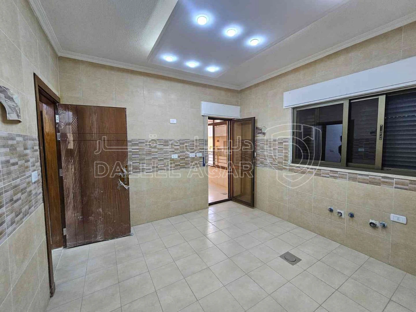 شقة في عماره رقم 11 شارع نمر الحمود - 92,000 دأ - صورة 1