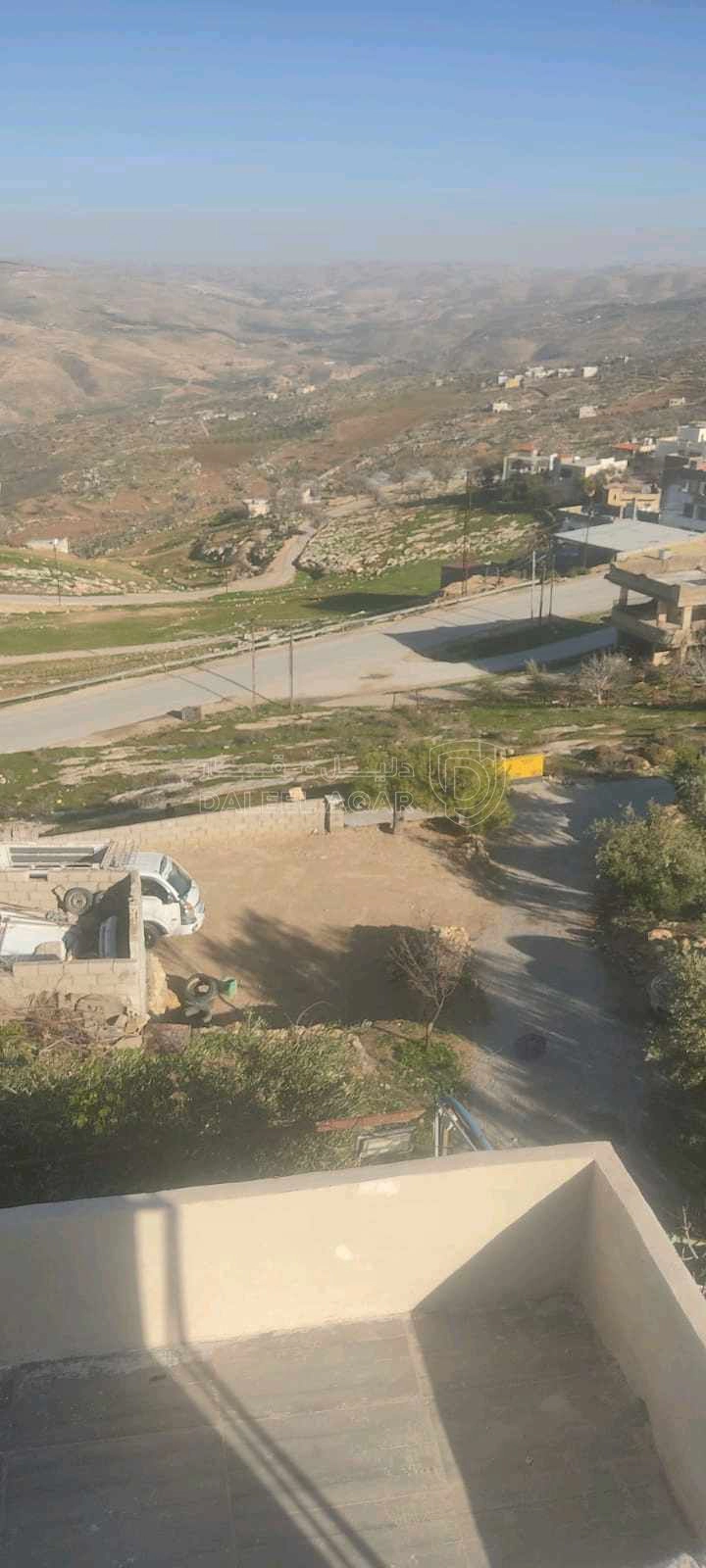 أرض في قطعة أرض مع منزل طابقين بسعر مغري جدا  - 70,000 دأ - صورة 1