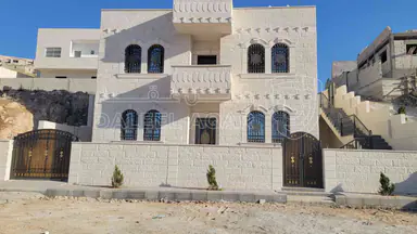 فيلا/منزل في منزل للبيع الزرقاء جريبا حوض السلايطه  - 85,000 دأ - صورة NaN
