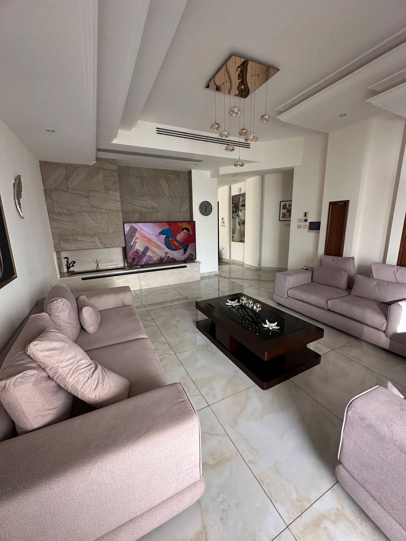 شقة في عمان- ام السماق- شارع العامرة - 325,000 دأ - صورة 1