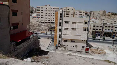 أرض في خلف محطة شحن السيارات الكهربائية شارع الكرامة - 60,000 دأ - صورة NaN