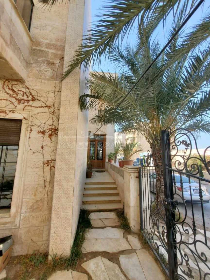 مبنى في الزرقاء الجديده بجانب مسجد البركه  - 135,000 دأ - صورة 1