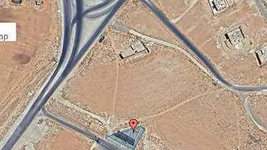 مبنى في عمان منطقة احد قرب الجمرك الجديد  - 550,000 دأ - صورة NaN