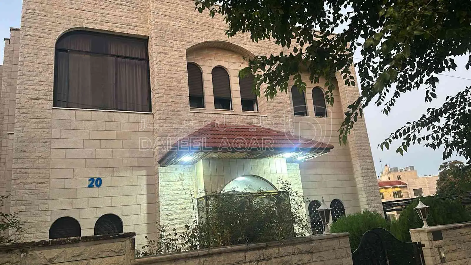 فيلا/منزل في عمان المدينه الرياضية خلف المختار مول - 500,000 دأ - صورة 1